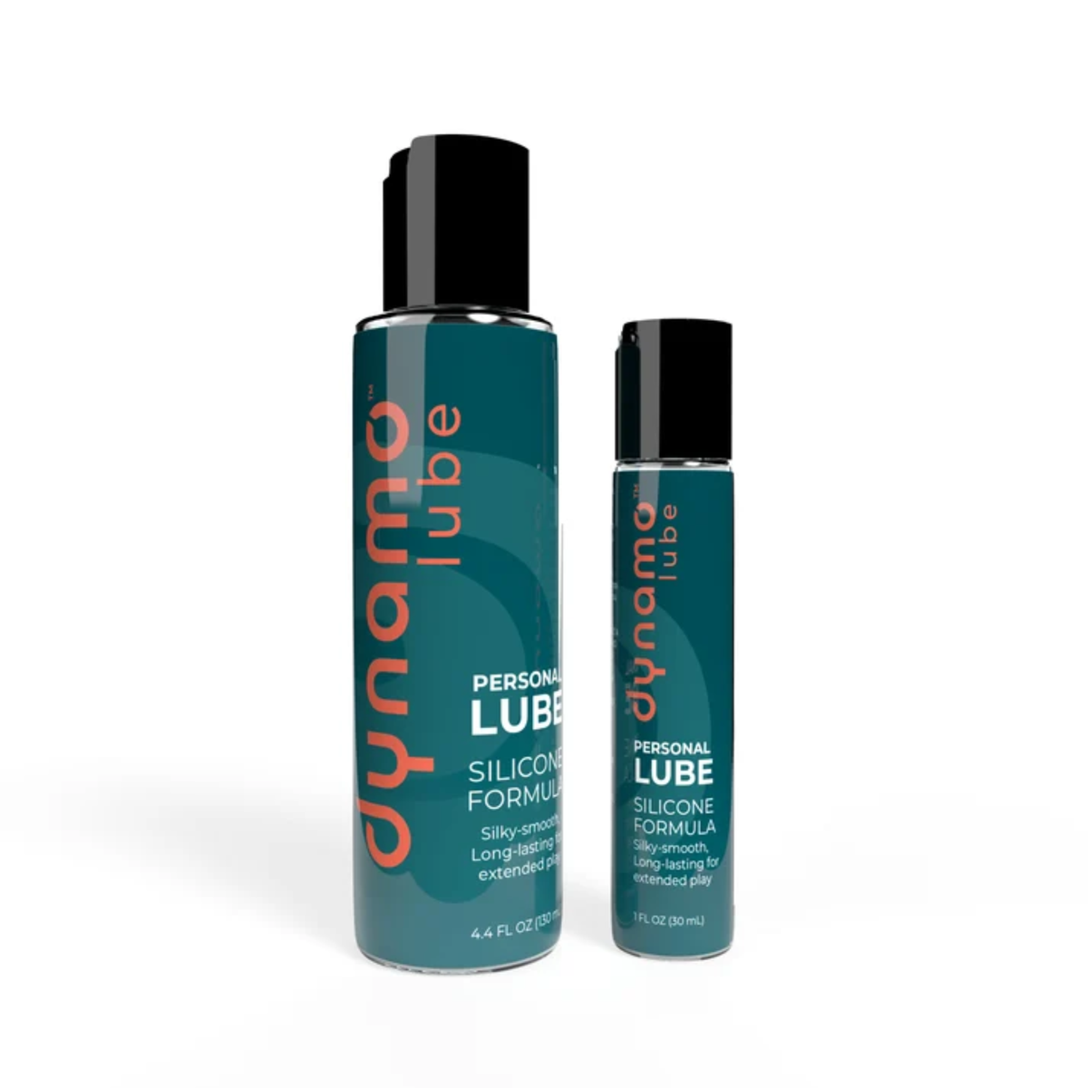 Size comparison studio shot showing both the 4.4 fl oz (130 ml) and 1 fl oz (30 ml) bottles of Dynamo Silicone Personal Lube standing side by side. Hauptbild