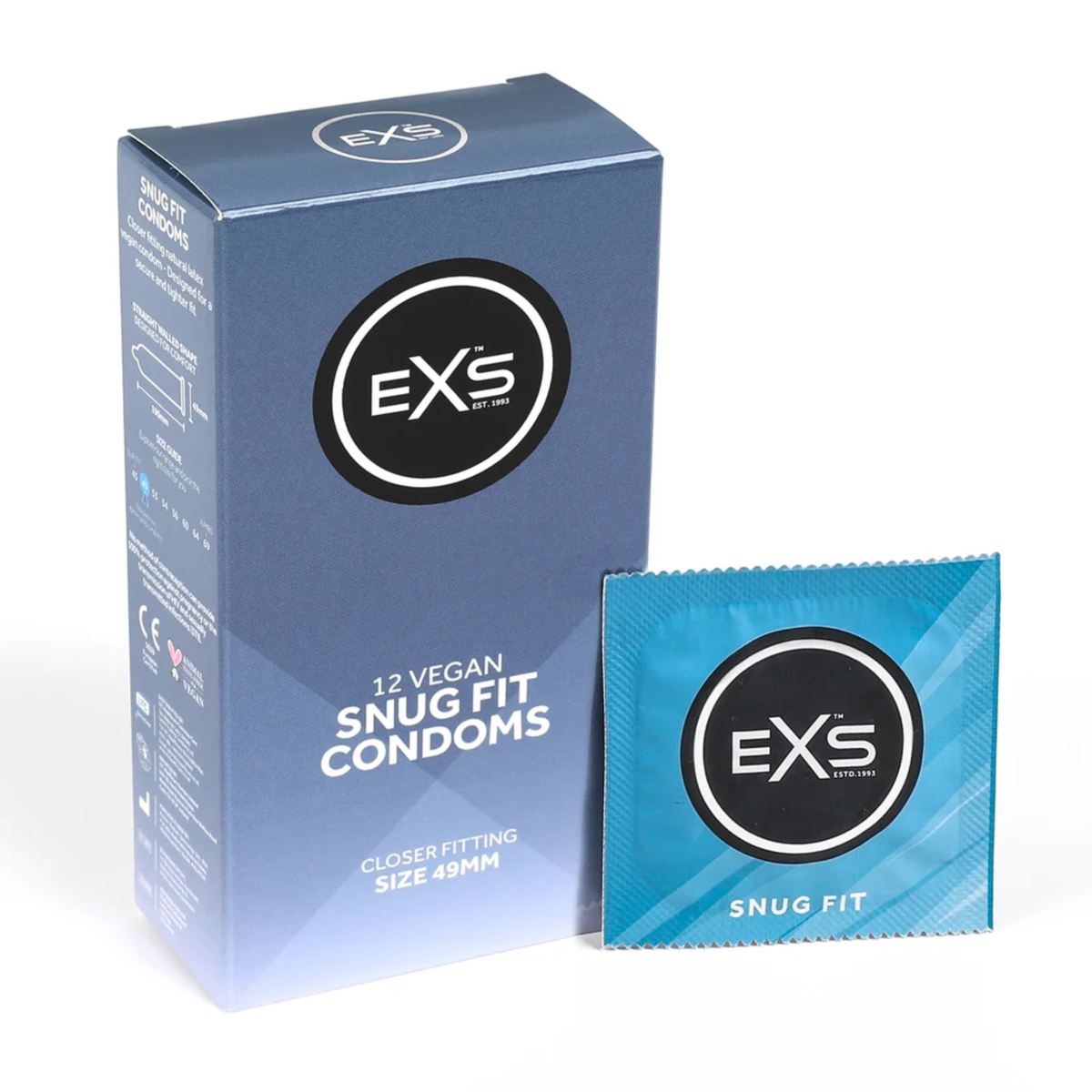 Studio product shot showing the blue box of EXS 12 Vegan Snug Fit Condoms standing next to a single sealed blue foil wrapper against a plain white background. Hauptbild